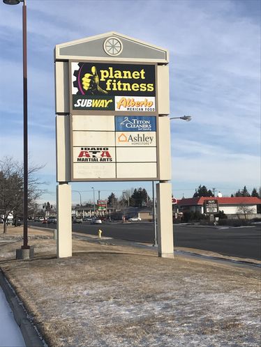 Parkway Plaza - Outparcel: 200-260 S. Woodruff Avenue, Idaho Falls, ID 83401